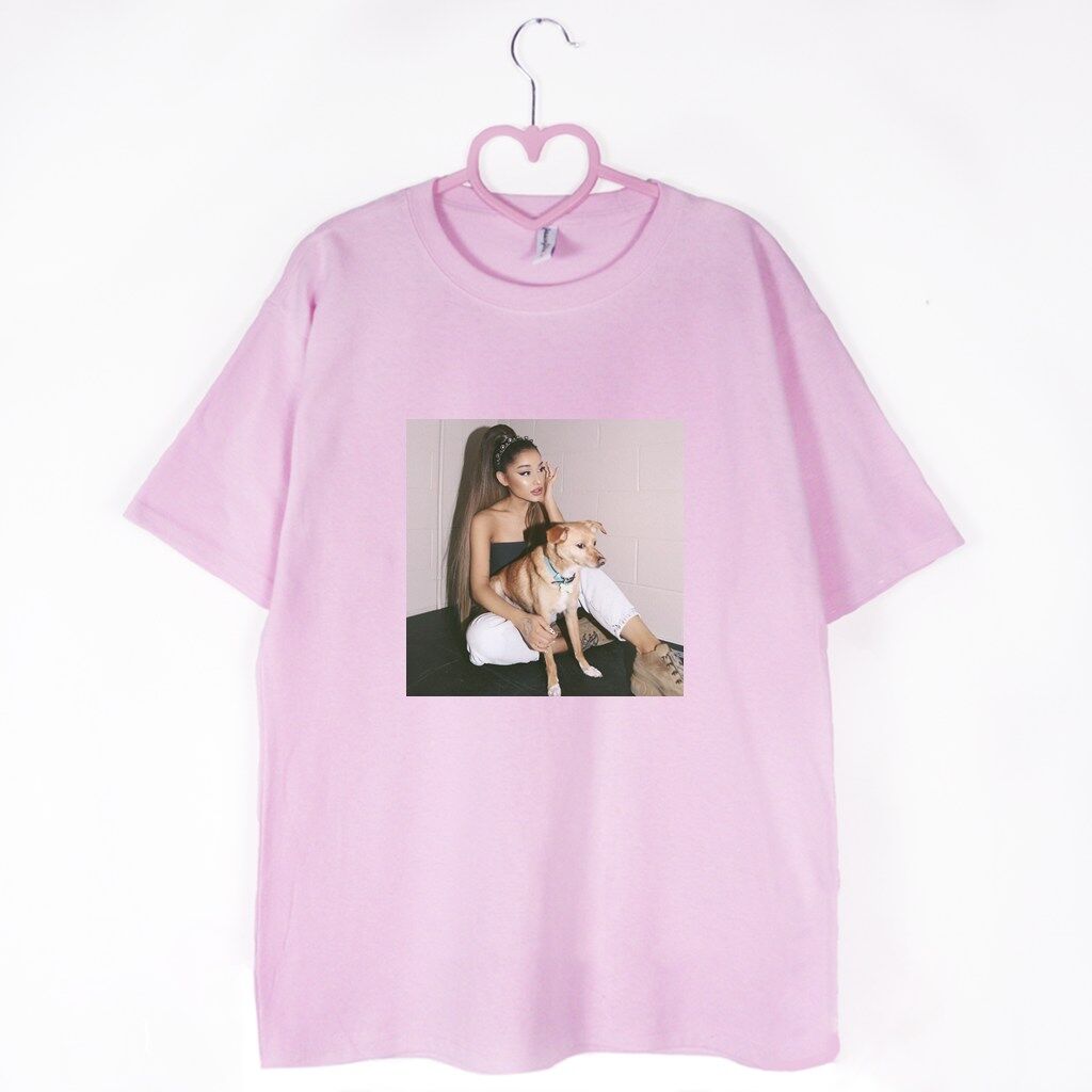 różowa koszulka ariana grande dog