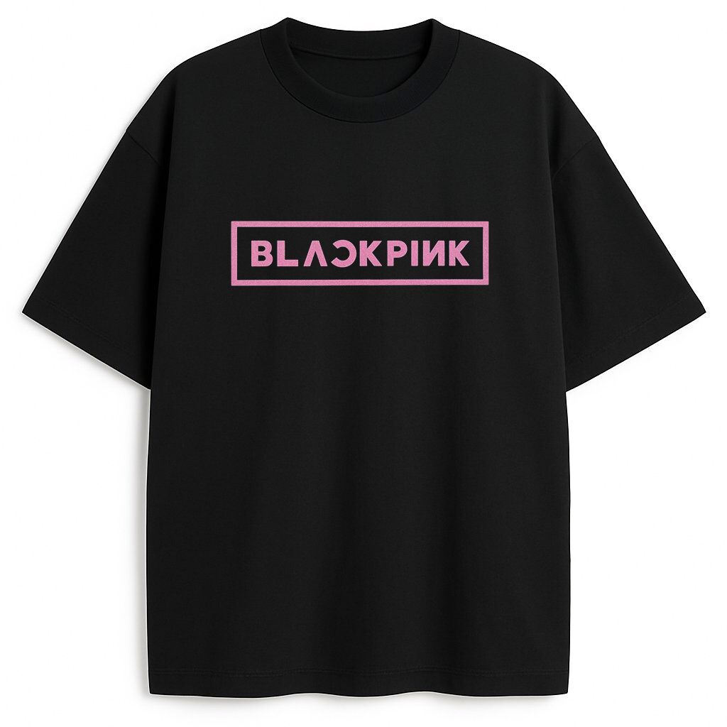 T-shirt Blackpink Logo czarny – fanowski merch K-pop Elegancki T-shirt Blackpink Logo czarny z różowym logo – must-have koszulka fanowska Blackpink dla miłośników K-popu i BLINKs