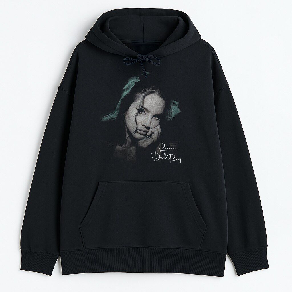Bluza z wizerunkiem Lany Del Rey – styl emocjonalny i artystyczny Bluza Lana Del Rey Photo z melancholijnym portretem artystki