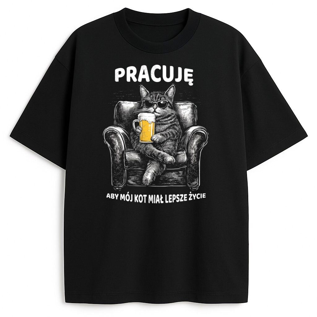 T-shirt Pracuję na kota – koszulka z humorem dla kociarzy Czarna koszulka z grafiką kota w fotelu z piwem i zabawnym napisem