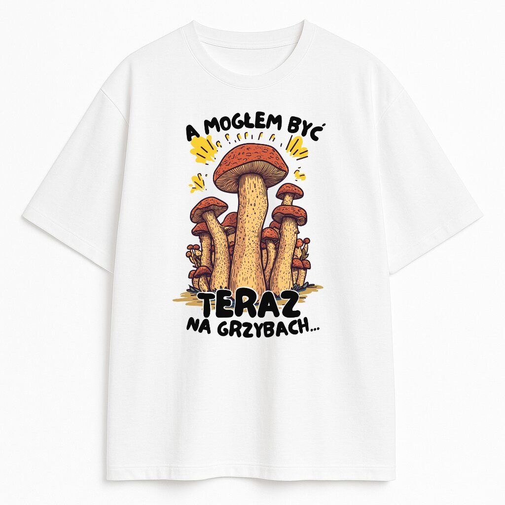 Biała koszulka z nadrukiem A mogłem być teraz na grzybach i ilustracją grzybów