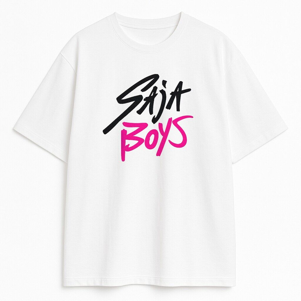 Biały T-shirt Huntrix Saja Boys Logo z hardcore designem w czerni i różu – KPop merch dla fanów demon hunters, bawełniany z wojennym pazurem, idealny na bitwy.